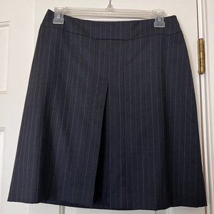 Banana Republic Dark Gray striped Skirt 99% Wool Women Size 2P with pleat NWOT